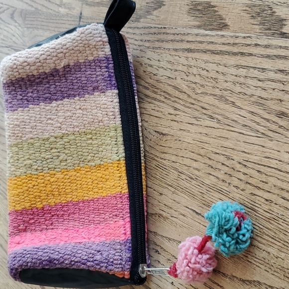 Inka Traditions Peruvian Wool Case - Picture 6 of 7